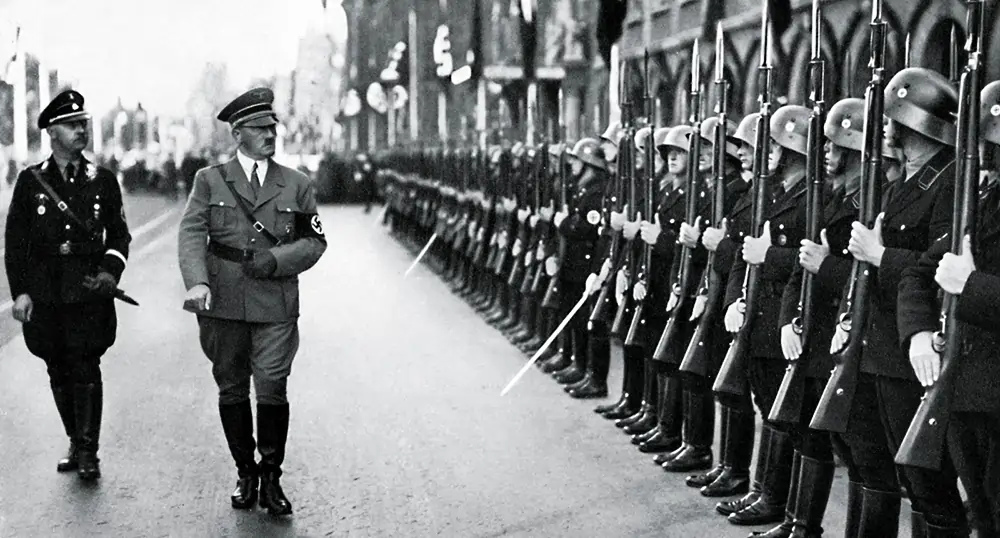 نازیسم آلمان (هیتلر و حزب نازی): «ما ملت آلمان برترین نژاد (آریایی) هستیم.